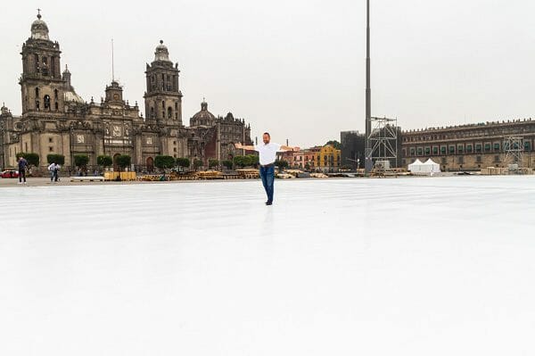 A maior pista de gelo do mundo toma forma: pista ecológica de Zócalo na Cidade do México